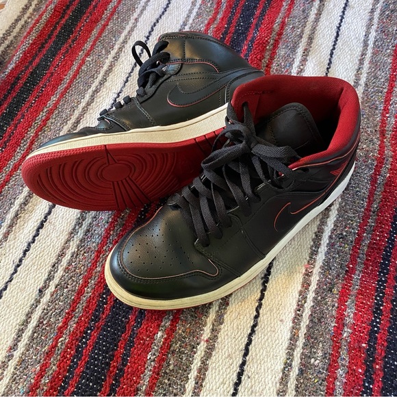 Nike Air Jordan 1 Mid ‘black red’ - Picture 5 of 10